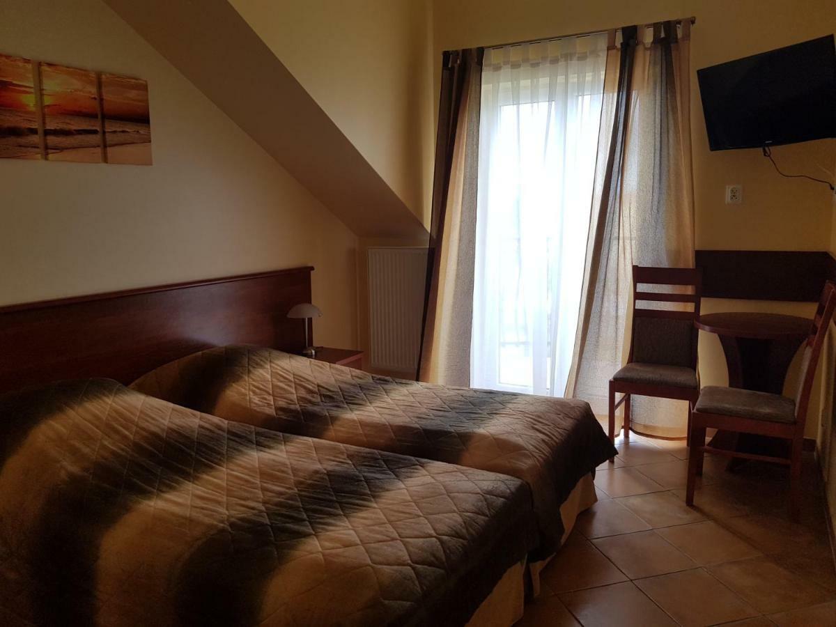 Posejdon Bed and Breakfast Ustronie Morskie Exteriör bild